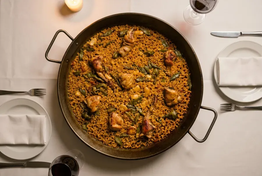El mismo plato mejorado con IA por FoodyFocus