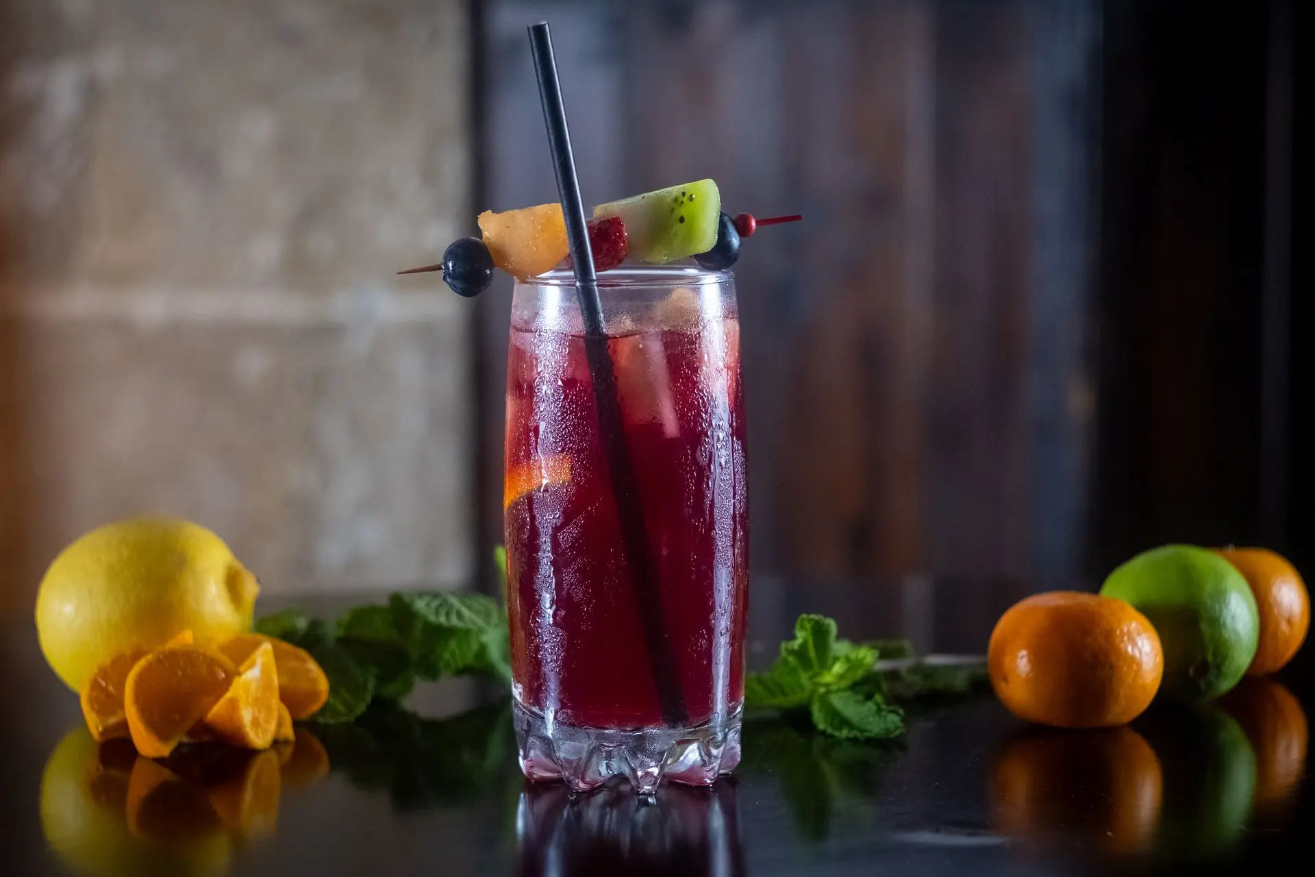 Fotografía de sangría, bebida refrescante para menú de bar en Barcelona