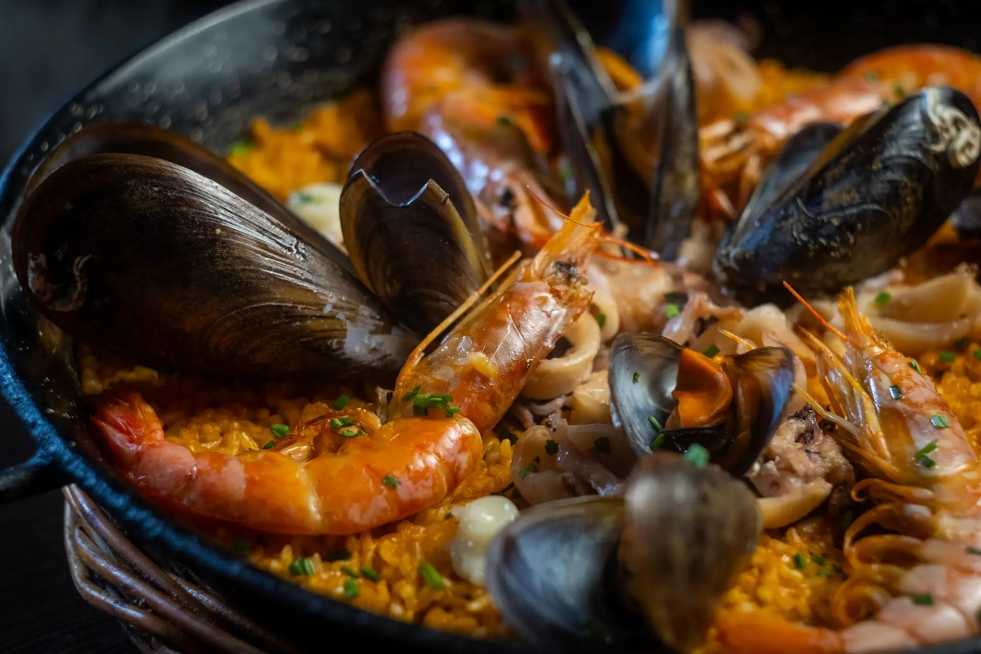 Fotografía profesional de paella de marisco para restaurante en Barcelona, Boca Studio BCN